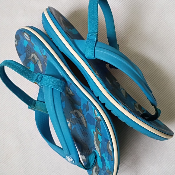 Crocs Kids Shark Sling Back Flip Flops - Picture 4 of 7